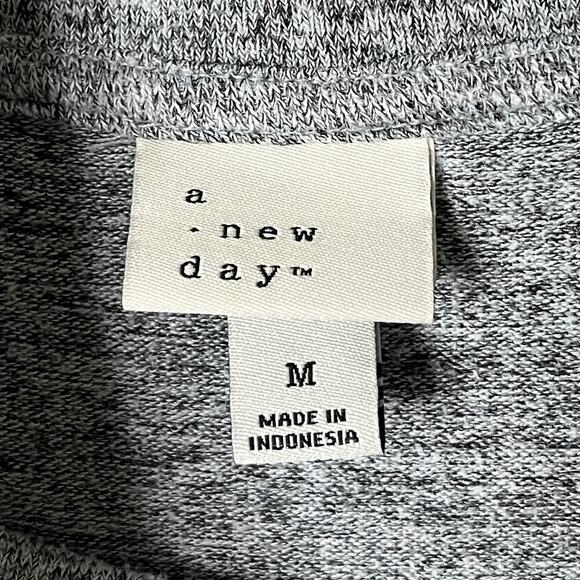 A New Day Women's Tunic Sweater M Heather Gray Cowl Neck Long Sleeve Slit Hem - Picture 11 of 12